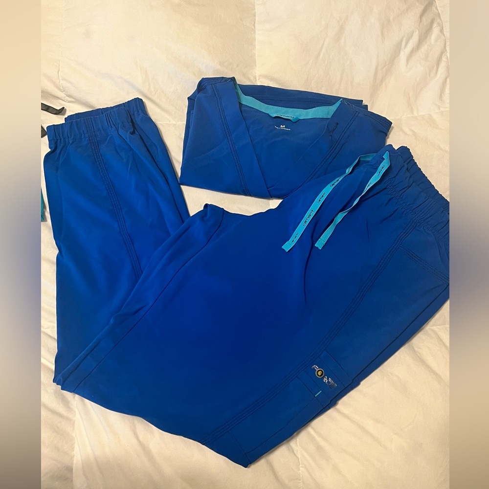 Carhartt Women’s Scrubs Set